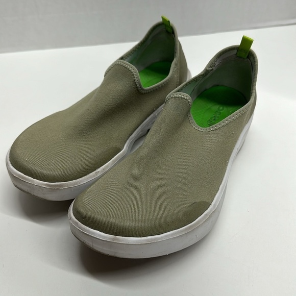 Oofos Oomg eeZee Slip On Sneaker Canvas Shoes Olive Green White Women's Size 8 - Picture 2 of 9